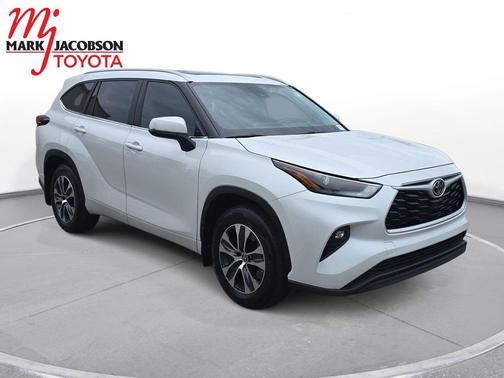 Wind Chill Pearl 2024 Toyota Highlander XLE