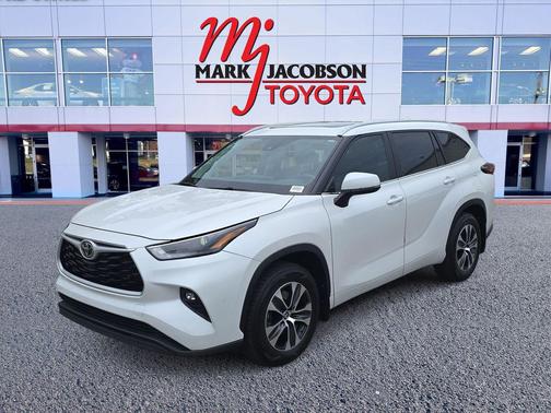 Wind Chill Pearl 2024 Toyota Highlander XLE