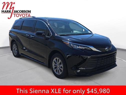 Midnight Black Metallic 2025 Toyota Sienna XLE