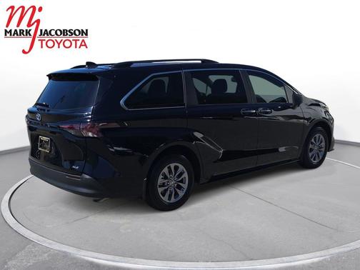 Midnight Black Metallic 2025 Toyota Sienna XLE