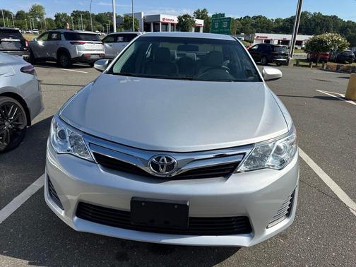 Classic Silver Metallic 2014 Toyota Camry LE