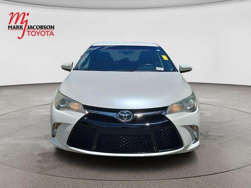 Blizzard Pearl 2015 Toyota Camry SE