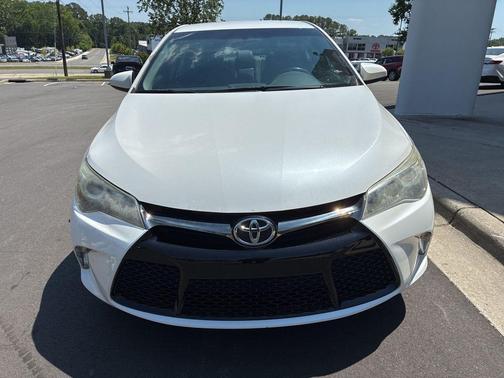 Blizzard Pearl 2015 Toyota Camry SE
