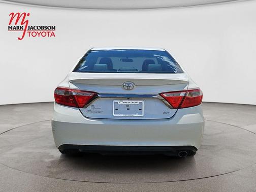 Blizzard Pearl 2015 Toyota Camry SE