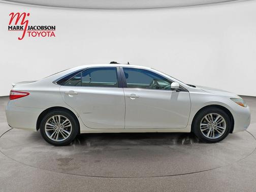 Blizzard Pearl 2015 Toyota Camry SE