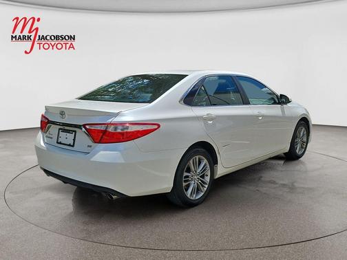Blizzard Pearl 2015 Toyota Camry SE