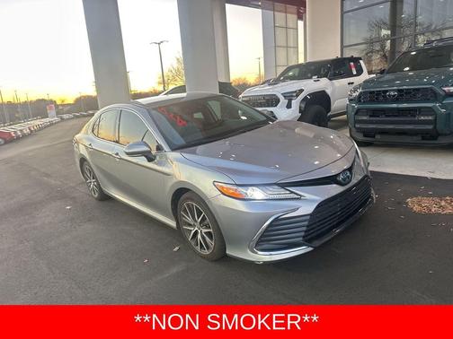 2022 Toyota Camry Hybrid XLE