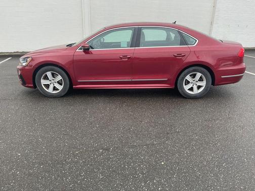 2016 Volkswagen Passat 1.8T R-Line