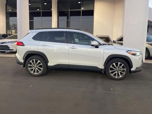 2024 Toyota Corolla Cross XLE