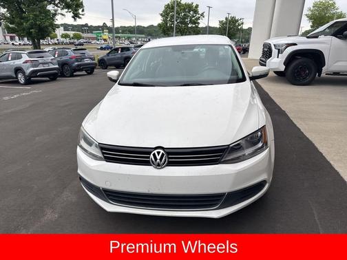 Candy White 2013 Volkswagen Jetta SE