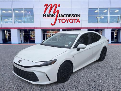 Ice Cap 2025 Toyota Camry LE