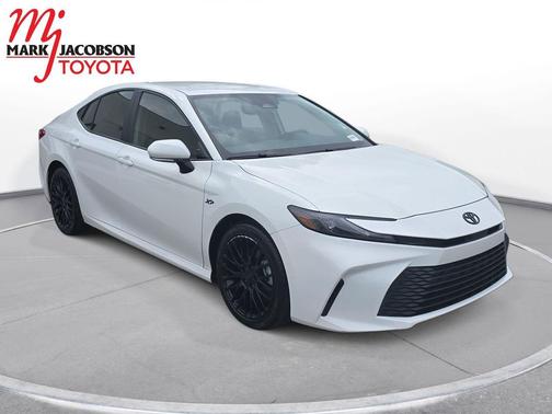 Ice Cap 2025 Toyota Camry LE