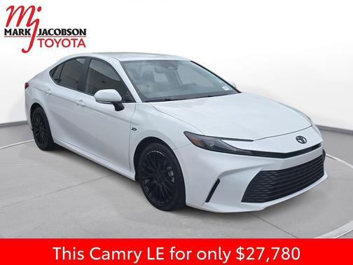 Ice Cap 2025 Toyota Camry LE