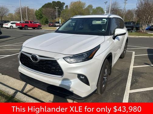 Wind Chill Pearl 2024 Toyota Highlander XLE