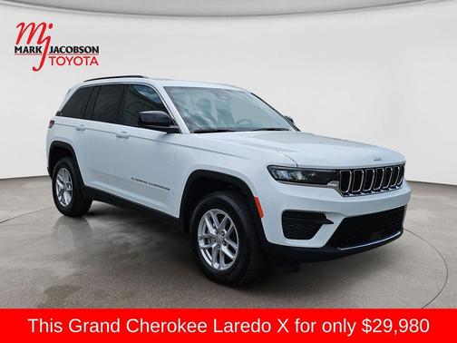 Bright White Clearcoat 2025 Jeep Grand Cherokee Laredo