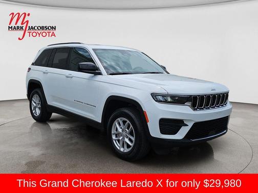Bright White Clearcoat 2025 Jeep Grand Cherokee Laredo