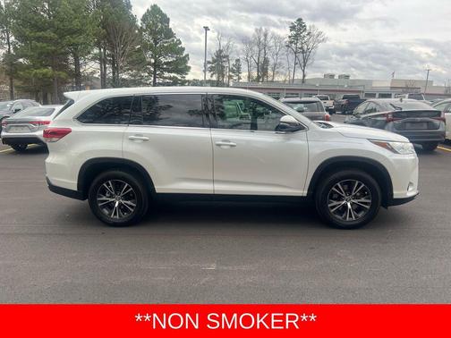 2019 Toyota Highlander LE I4