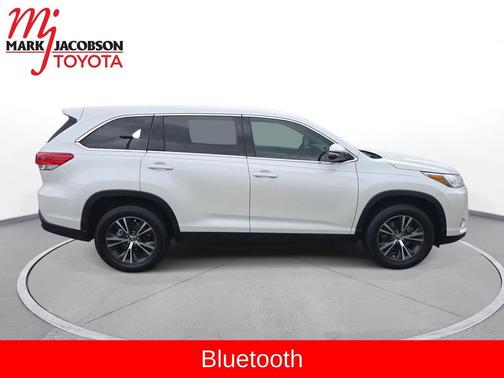 2019 Toyota Highlander LE I4