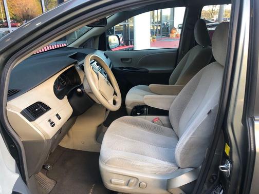 2011 Toyota Sienna LE