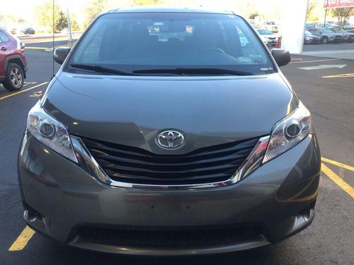 2011 Toyota Sienna LE