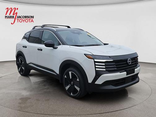 Aspen White Tricoat/Super Black 2025 Nissan Kicks SR