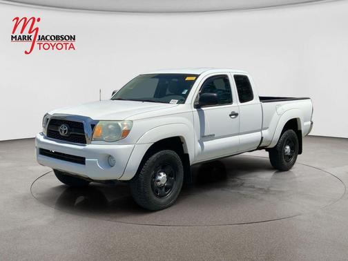 Super White 2011 Toyota Tacoma Access Cab