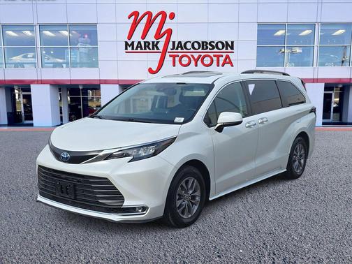 2024 Toyota Sienna XLE