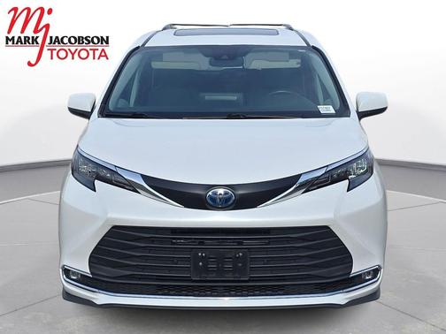 2024 Toyota Sienna XLE