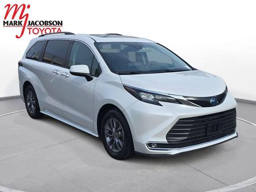 2024 Toyota Sienna XLE