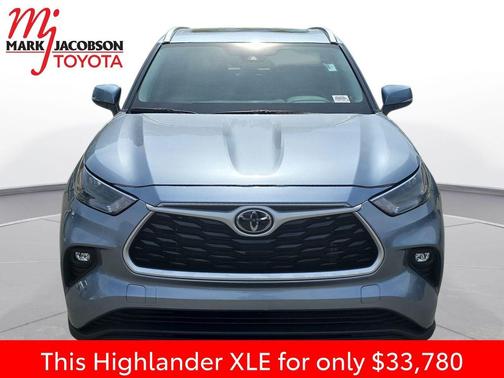 Moon Dust 2023 Toyota Highlander XLE