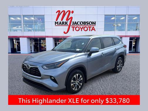 Moon Dust 2023 Toyota Highlander XLE