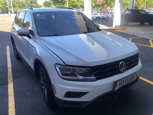 Pure White 2020 Volkswagen Tiguan 2.0T SE