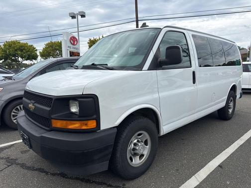 2017 Chevrolet Express 2500 LS