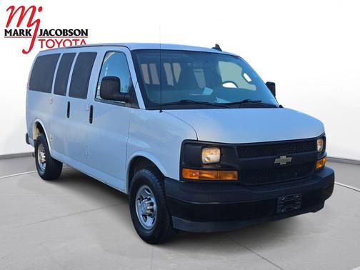 2017 Chevrolet Express 2500 LS