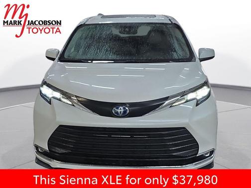 2024 Toyota Sienna XLE