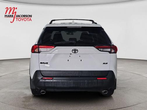 Ice Cap 2025 Toyota RAV4 XLE