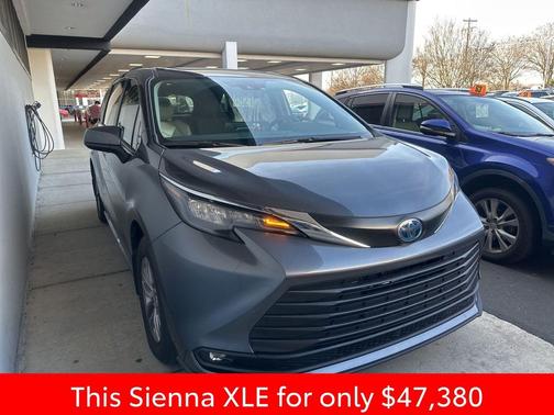 2025 Toyota Sienna XLE
