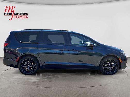 Fathom Blue Pearlcoat 2025 Chrysler Pacifica Limited