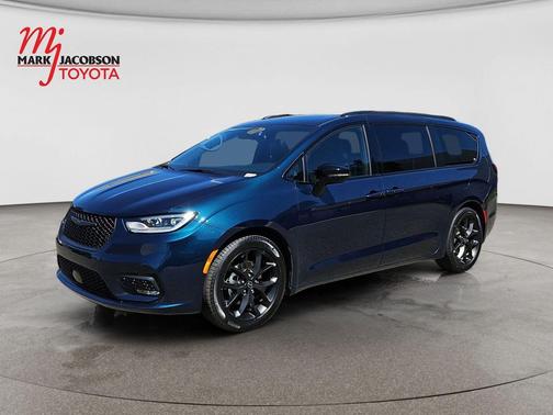 Fathom Blue Pearlcoat 2025 Chrysler Pacifica Limited