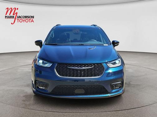 Fathom Blue Pearlcoat 2025 Chrysler Pacifica Limited
