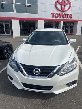 Pearl White 2017 Nissan Altima 2.5 SV