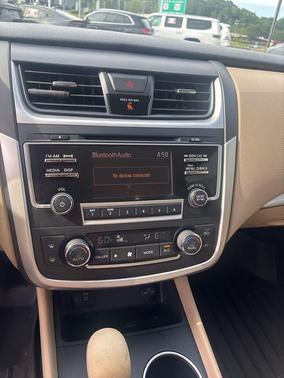 Pearl White 2017 Nissan Altima 2.5 SV