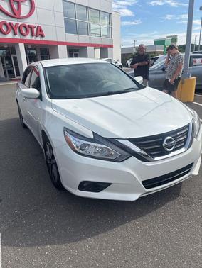 Pearl White 2017 Nissan Altima 2.5 SV