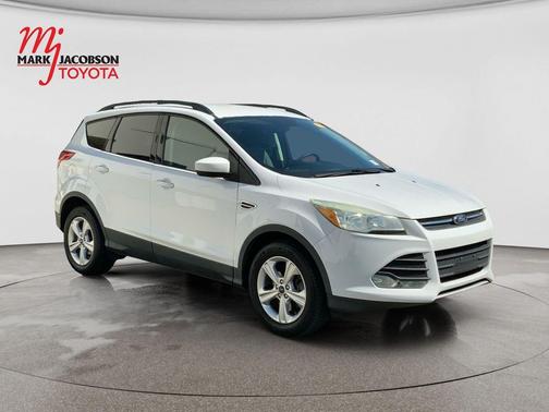 OXFORD WHITE 2016 Ford Escape SE