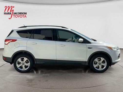 OXFORD WHITE 2016 Ford Escape SE