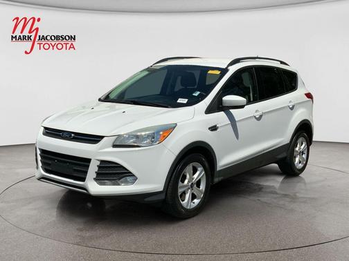 OXFORD WHITE 2016 Ford Escape SE