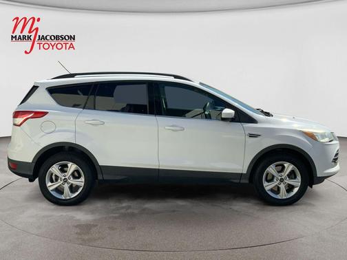 OXFORD WHITE 2016 Ford Escape SE