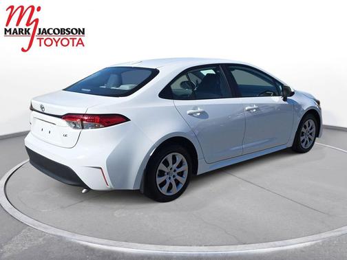 Ice Cap 2025 Toyota Corolla LE