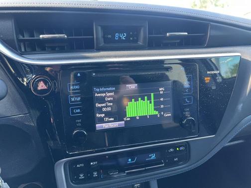 Classic Silver Metallic 2017 Toyota Corolla SE