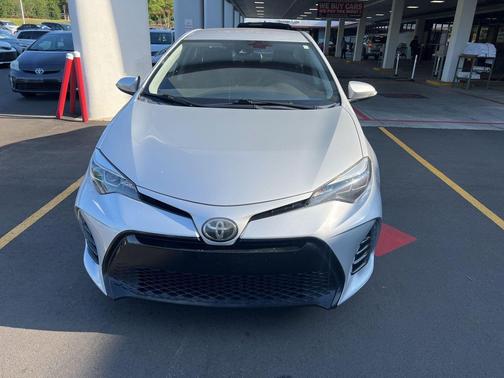 Classic Silver Metallic 2017 Toyota Corolla SE